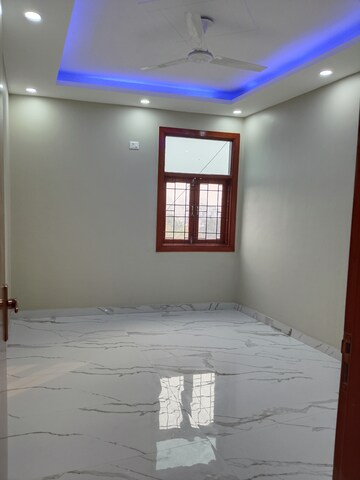 Room in 3 BHK Apartment at Panchsheel Vihar – for Rent