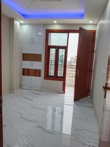 Room in 3 BHK Apartment at Panchsheel Vihar – for Rent