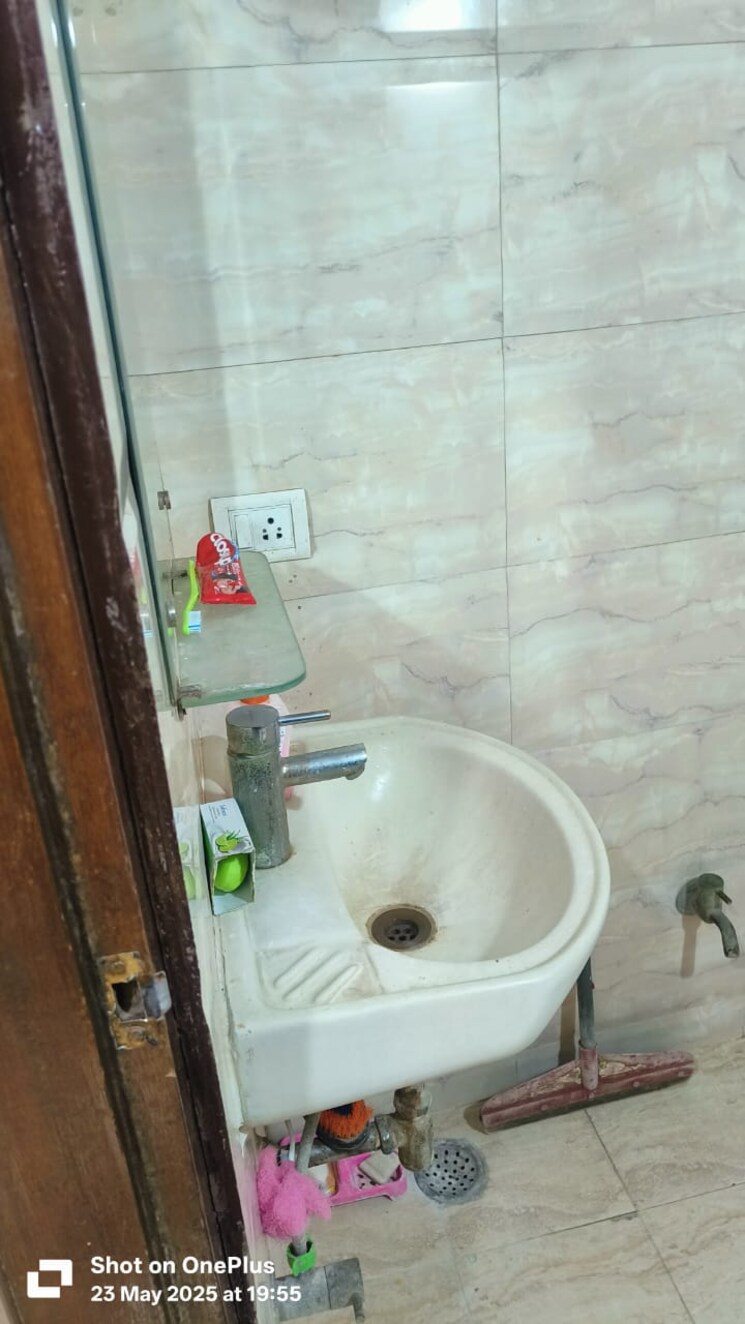 Bathroom, khirki extension 1 Bedroom 450 Sq.Ft. Builder Floor In Khirki Extension Delhi 8709075