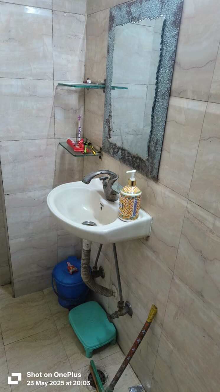 Bathroom, khirki extension 1 Bedroom 450 Sq.Ft. Builder Floor In Khirki Extension Delhi 8709075