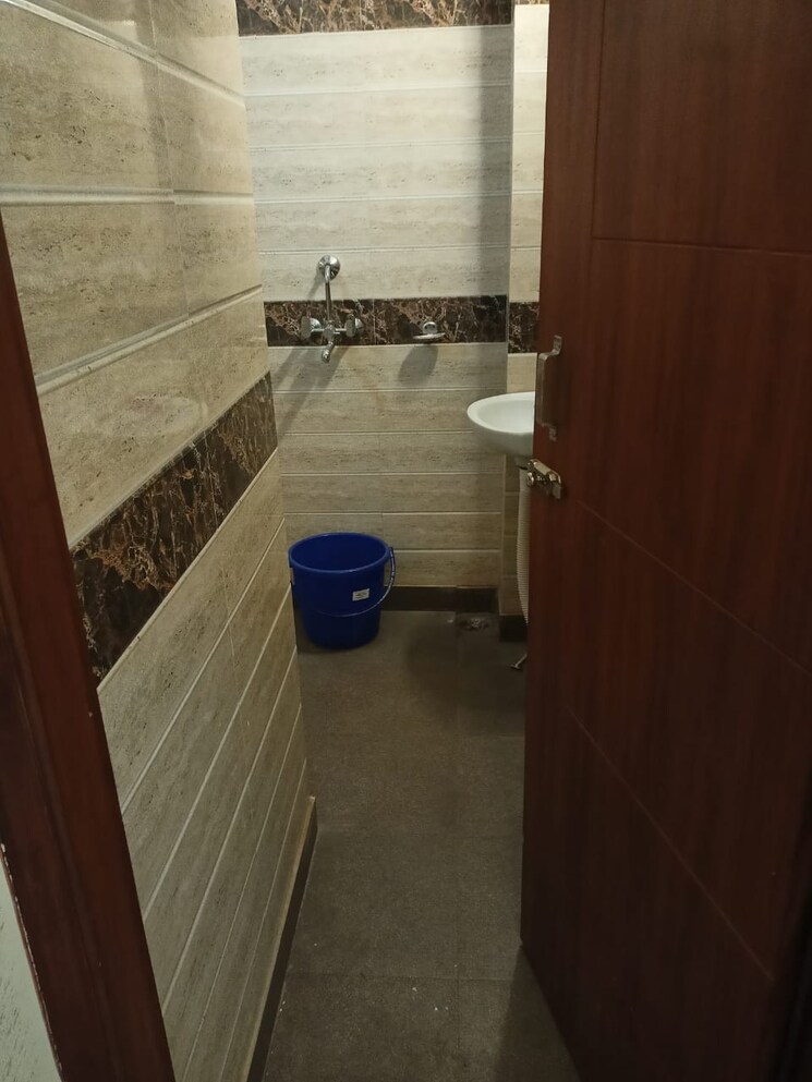 Bathroom, khirki extension 1 RK 300 Sq.Ft. Builder Floor In Khirki Extension Delhi 8709090