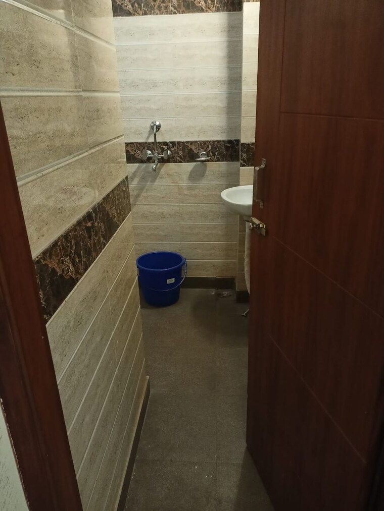 Bathroom, khirki extension 1 RK 300 Sq.Ft. Builder Floor In Khirki Extension Delhi 8709090