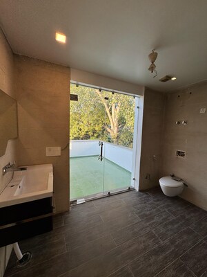 Room in 4 BHK Villa at Sainik Farm – for Sale