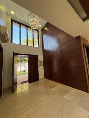 Room in 4 BHK Villa at Sainik Farm – for Sale