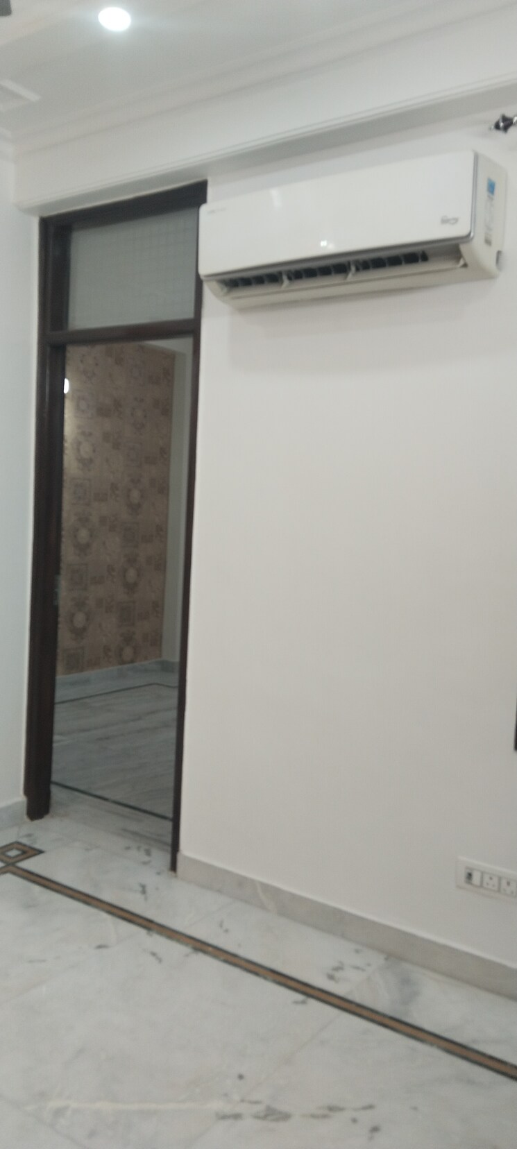 Room, khirki extension 3 Bedroom 1100 Sq.Ft. Builder Floor In Khirki Extension Delhi 8709110