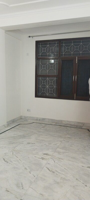 Room in 3 BHK Builder Floor at Khirki Extension – for Rent