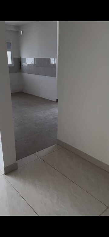 Room in 4 BHK Apartment at Prestige Beverly Hills, Kokapet – for Sale