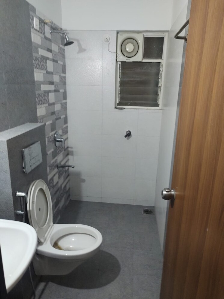 Bathroom, atrium-skyward 2 Bedroom 1200 Sq.Ft. Apartment In Undri Pune 8709131