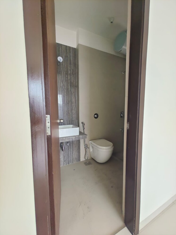 Bathroom, raj-tattva 3 Bedroom 1197 Sq.Ft. Apartment In Kapur Bawdi Thane 8709152