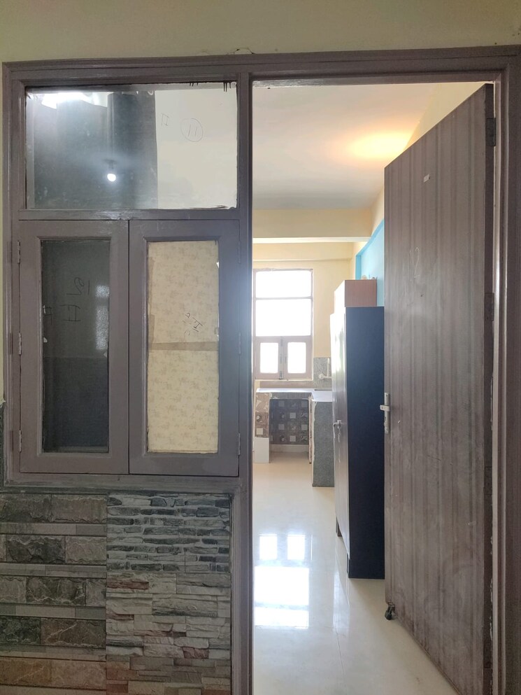 undefined, sector 73 1 RK 600 Sq.Ft. Builder Floor In Sector 73 Noida 8709133