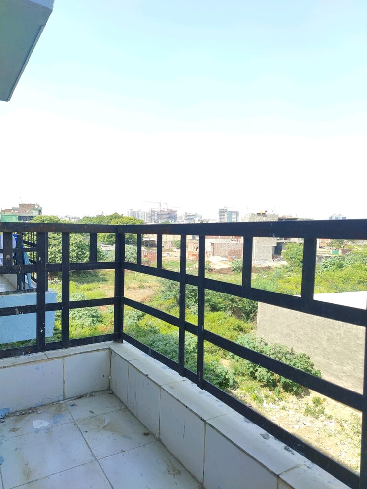 Balcony, sector 73 1 RK 600 Sq.Ft. Builder Floor In Sector 73 Noida 8709133