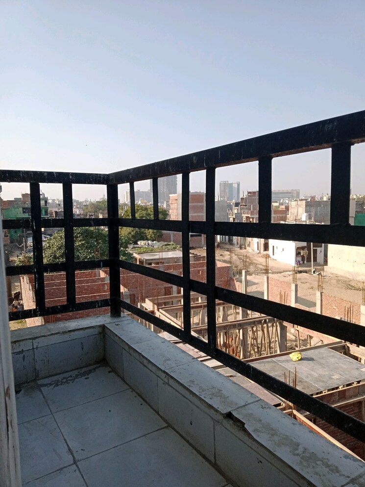 Balcony, sector 73 1 RK 600 Sq.Ft. Builder Floor In Sector 73 Noida 8709133