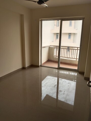 Room in 2 BHK Apartment at Signature Orchard Avenue 2, Sector 93 – for Rent