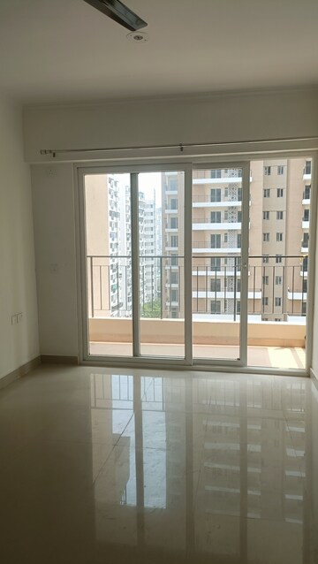Room in 3 BHK Apartment at Amrapali Crystal Homes, Sector 76 – for Sale