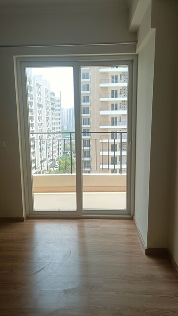 Room in 3 BHK Apartment at Amrapali Crystal Homes, Sector 76 – for Sale
