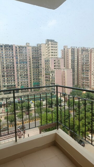 Master Plan in 3 BHK Apartment at Amrapali Crystal Homes, Sector 76 – for Sale