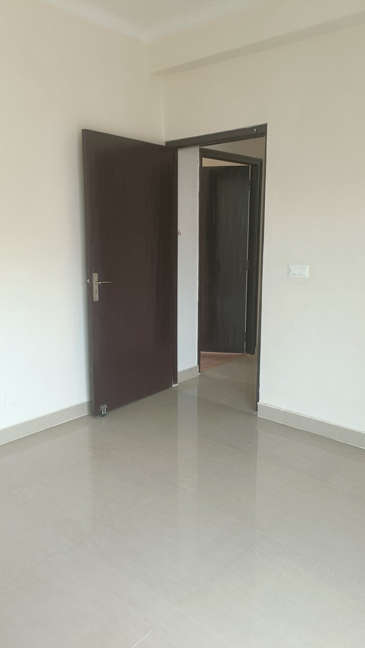 Room, amrapali-crystal-homes 3 Bedroom 1700 Sq.Ft. Apartment In Sector 76 Noida 8709160