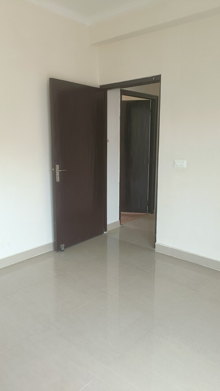 Room, amrapali-crystal-homes 3 Bedroom 1700 Sq.Ft. Apartment In Sector 76 Noida 8709160