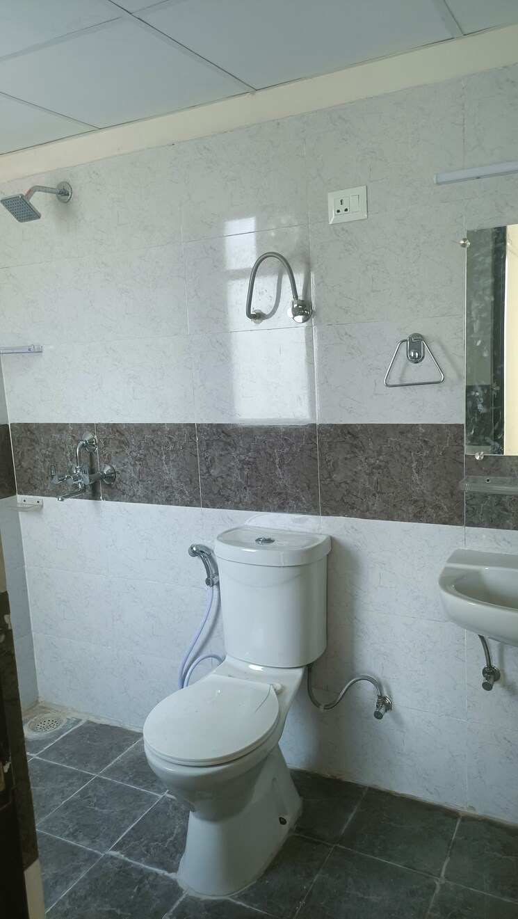 Bathroom, amrapali-crystal-homes 3 Bedroom 1700 Sq.Ft. Apartment In Sector 76 Noida 8709160