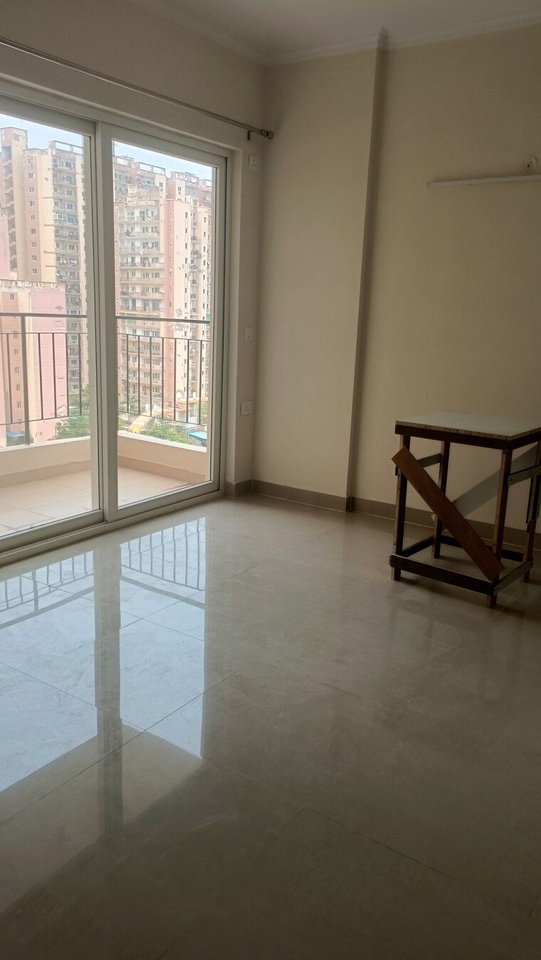 Room, amrapali-crystal-homes 3 Bedroom 1700 Sq.Ft. Apartment In Sector 76 Noida 8709160