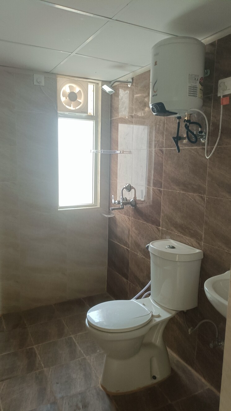 Bathroom, amrapali-crystal-homes 3 Bedroom 1700 Sq.Ft. Apartment In Sector 76 Noida 8709160