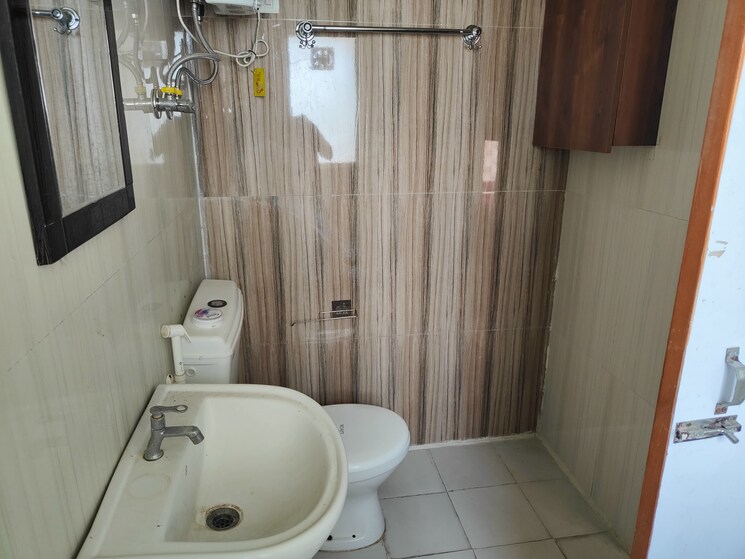 Bathroom, pivotal-99-marina-bay 2 Bedroom 1050 Sq.Ft. Apartment In Sector 99 Gurgaon 8709218