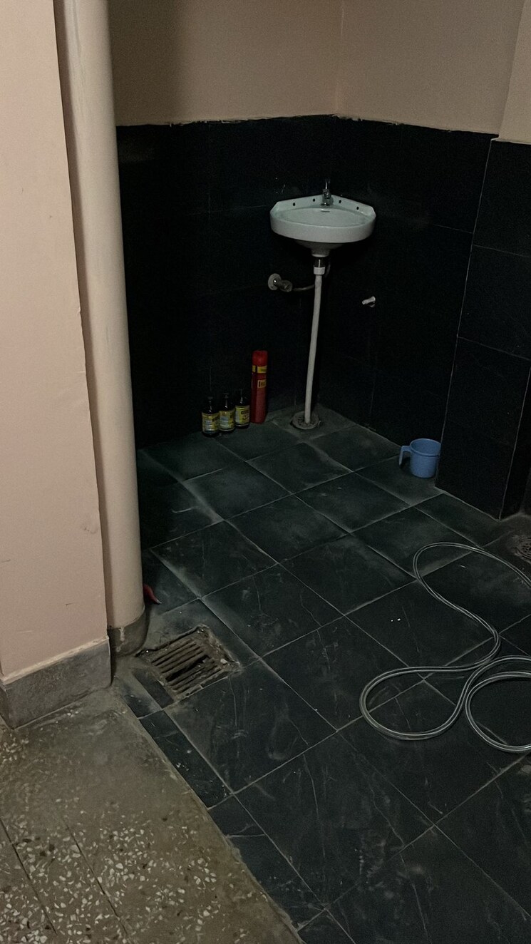 Bathroom, gomti nagar 3.5 Bedroom 1500 Sq.Ft. Independent House In Gomti Nagar Lucknow 8709192