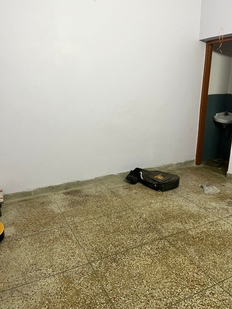 Room, gomti nagar 3.5 Bedroom 1500 Sq.Ft. Independent House In Gomti Nagar Lucknow 8709192