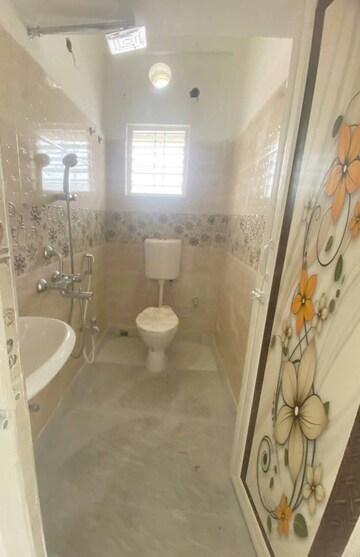 Bathroom in 1 BHK Apartment at Parel – for Rent