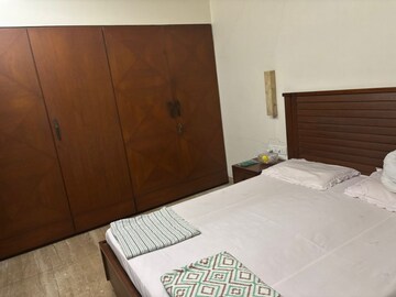 Bedroom in 2 BHK Apartment at Samudra Gaurav, Worli – for Rent