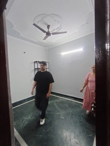 Room in 2 BHK Builder Floor at Laxmi Nagar – for Rent