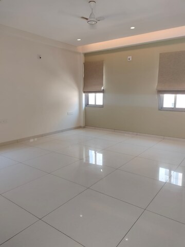Room in 4 BHK Apartment at Bhayli – for Sale