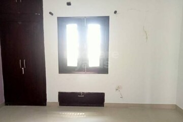Room in 2 BHK Apartment at Paschim Vihar – for Rent