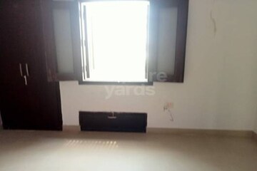 Room in 2 BHK Apartment at Paschim Vihar – for Rent