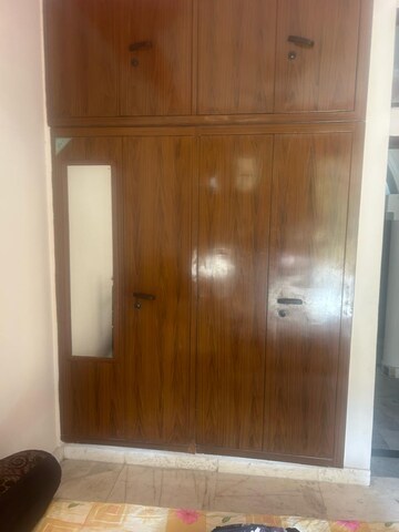 Furnished Amenities in 3 BHK Builder Floor at Laxmi Nagar – for Rent