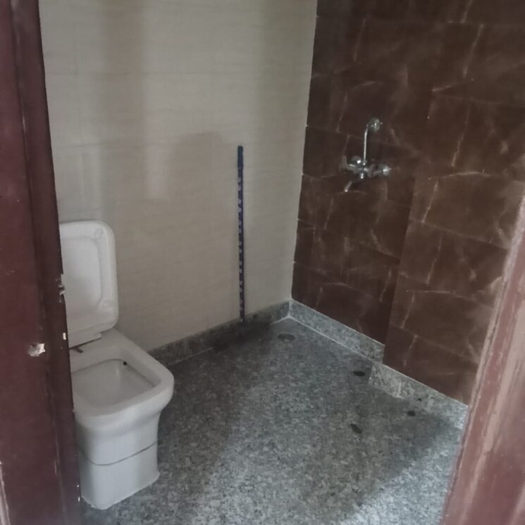 Bathroom, rajinder nagar 3 Bedroom 910 Sq.Ft. Builder Floor In Rajinder Nagar Delhi 8709401
