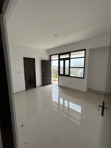 Room in 3 BHK Apartment at Lakshya Height II, Sushant Golf City – for Sale