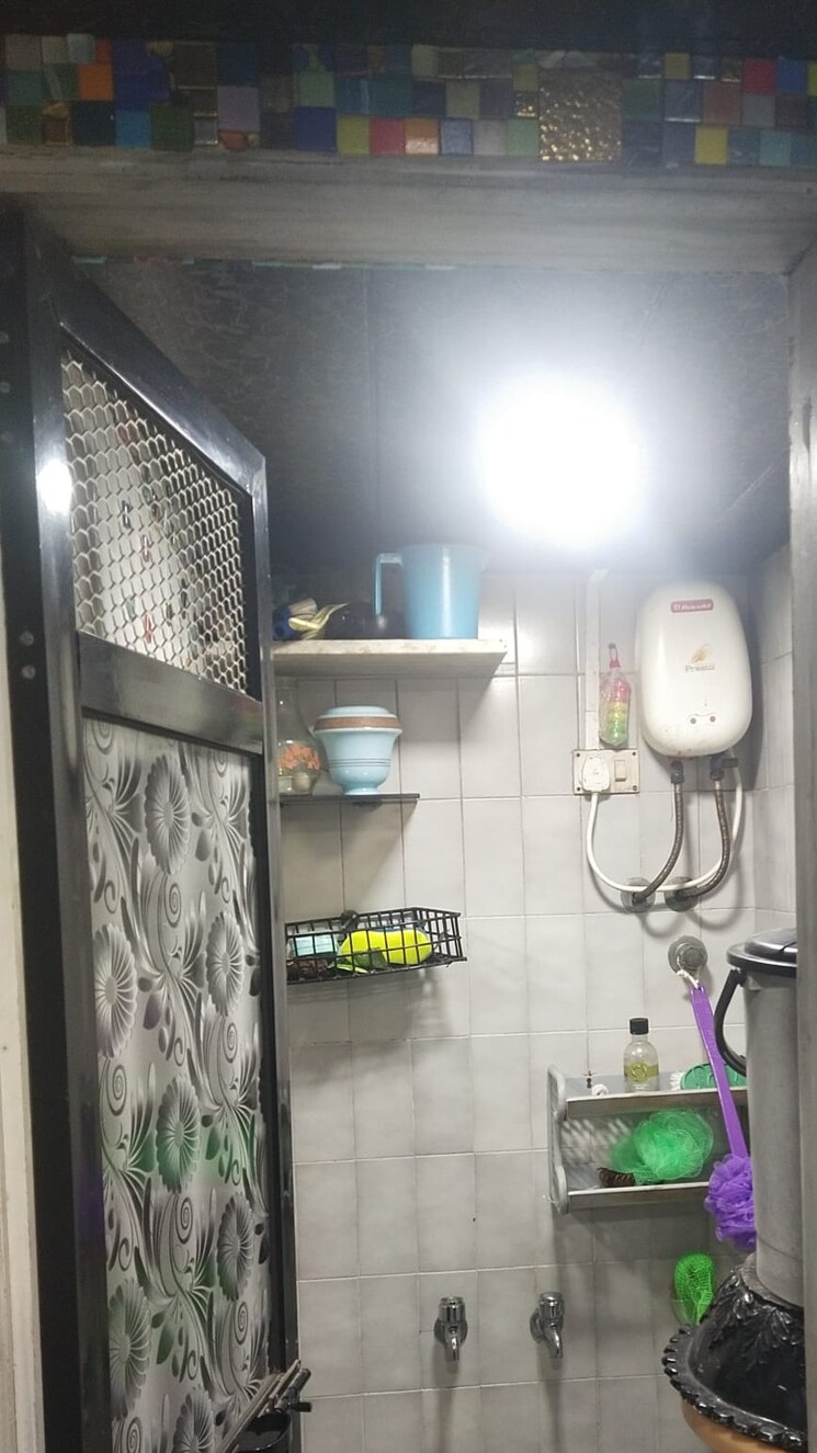 Bathroom, shree-chs-vile-parle 2 Bedroom 720 Sq.Ft. Apartment In Vile Parle West Mumbai 8709491