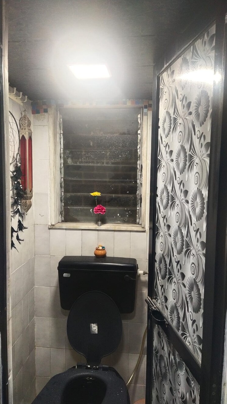 Bathroom, shree-chs-vile-parle 2 Bedroom 720 Sq.Ft. Apartment In Vile Parle West Mumbai 8709491
