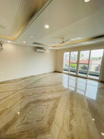 Room in 4 BHK Builder Floor at Saket – for Rent