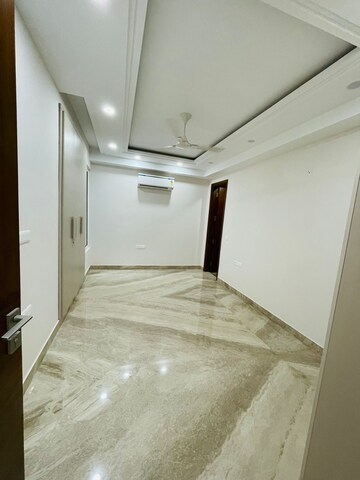 Room in 4 BHK Builder Floor at Saket – for Rent