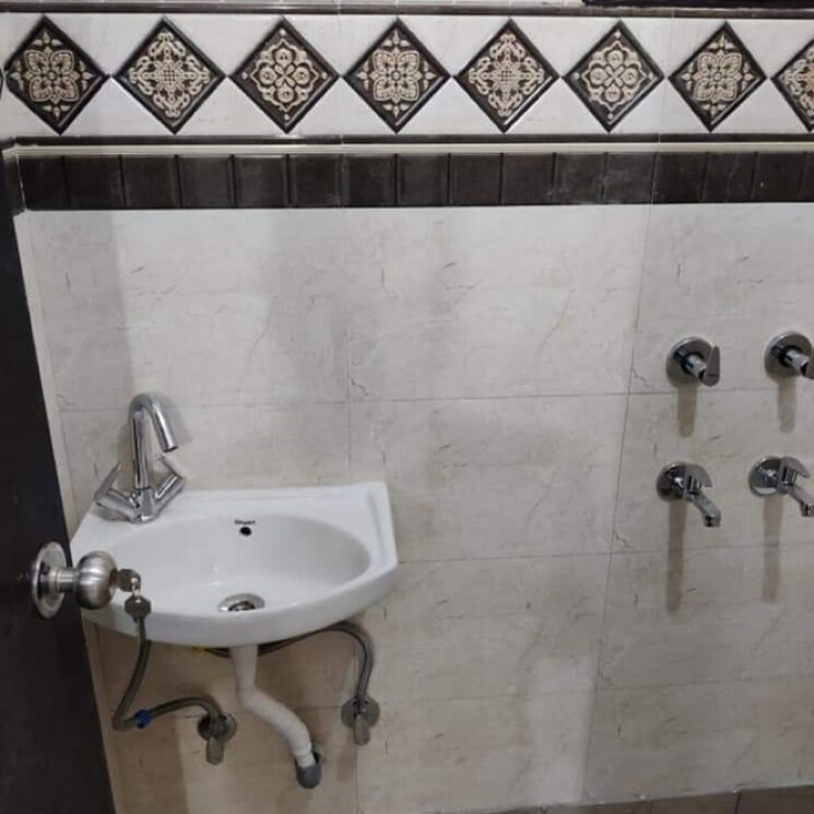 Bathroom, dwarka mor 2 Bedroom 652 Sq.Ft. Builder Floor In Dwarka Mor Delhi 8709427