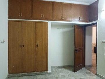 Room in 4 BHK Builder Floor at Laxmi Nagar – for Rent