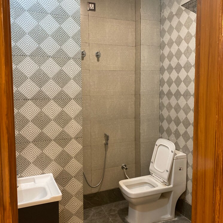 Bathroom, raj nagar 3 Bedroom 1110 Sq.Ft. Builder Floor In Raj Nagar Delhi 8709544