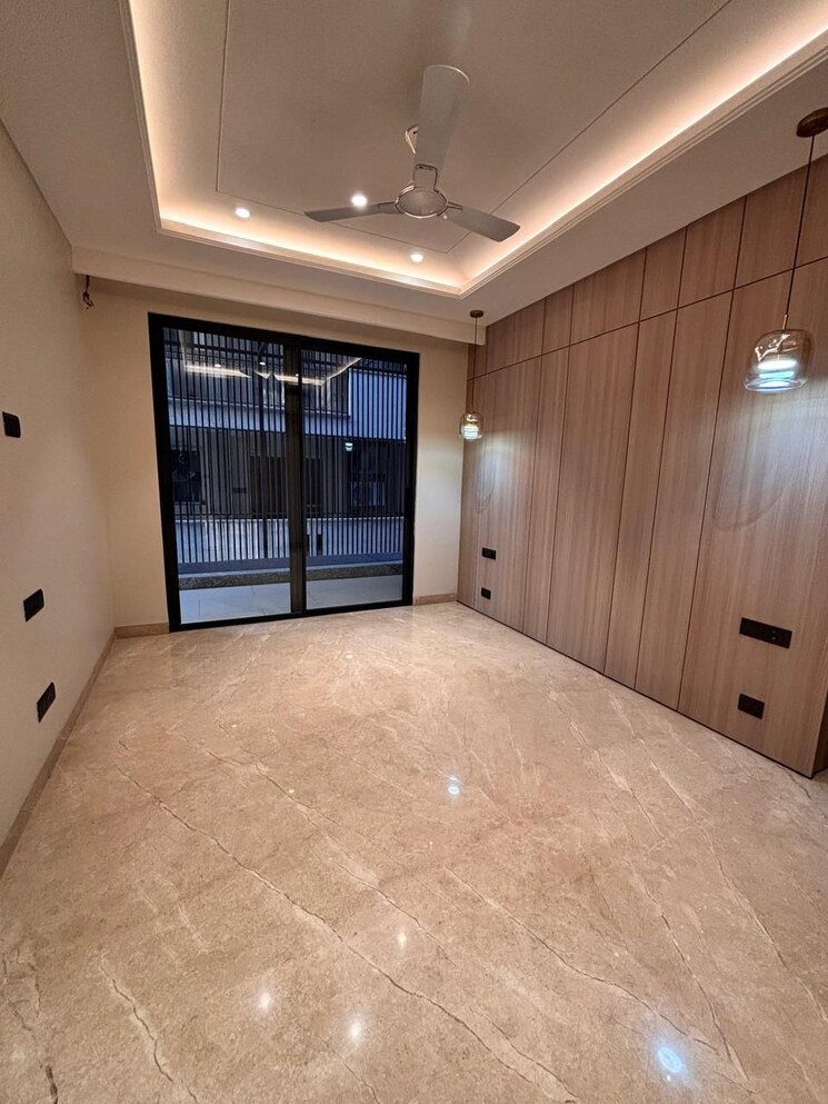 Room, dlf-atria 4 Bedroom 300 Sq.Yd. Builder Floor In Dlf Phase ii Gurgaon 8709447