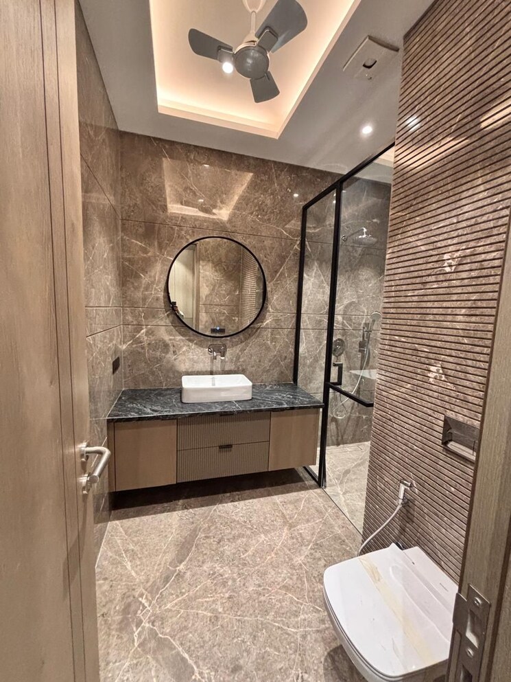 Bathroom, dlf-atria 4 Bedroom 300 Sq.Yd. Builder Floor In Dlf Phase ii Gurgaon 8709447