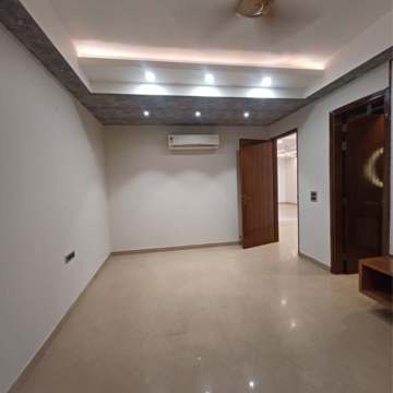 Room in 4 BHK Builder Floor at Sector 23 – for Rent