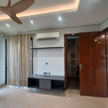 Building Lobby in 4 BHK Builder Floor at Sector 23 – for Rent