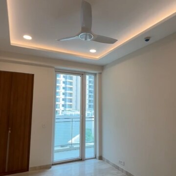 Room in 3 BHK Apartment at Ambience Creacions, Sector 22 – for Rent