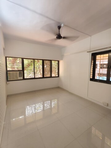 2 BHK Apartment For Rent in Neel Sagar Apartment Pali Hill, Bandra West